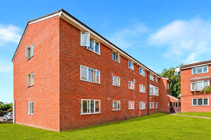 2 Bedroom Flat For Sale In Millhaven Close, Romford, RM6