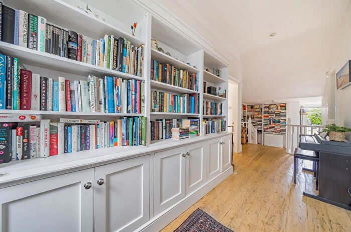 2 Bedroom Flat For Sale In Frant Road, Tunbridge Wells, TN2