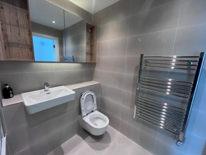 2 Bedroom Flat To Rent In Chiswick High Road, London, W4