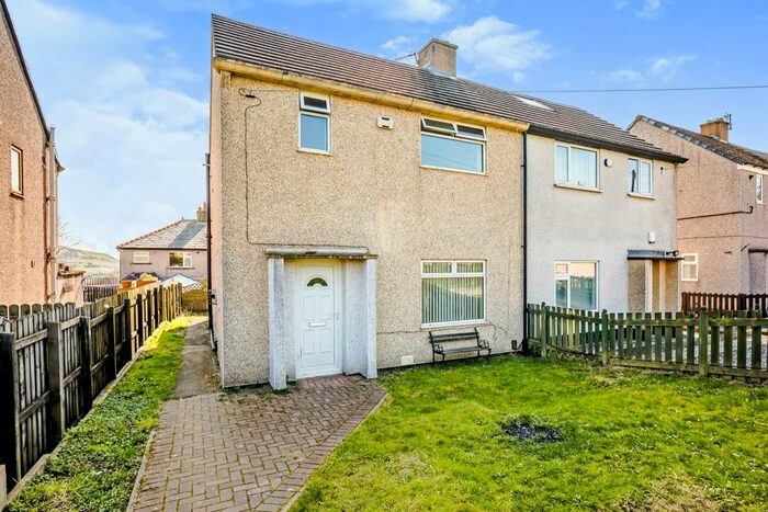 3 Bedroom House To Rent In Whitehill Crescent, Halifax, HX2