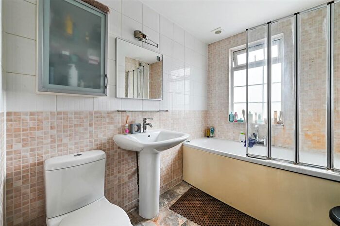 5 Bedroom Property To Rent In Buckleigh Avenue, London, SW20