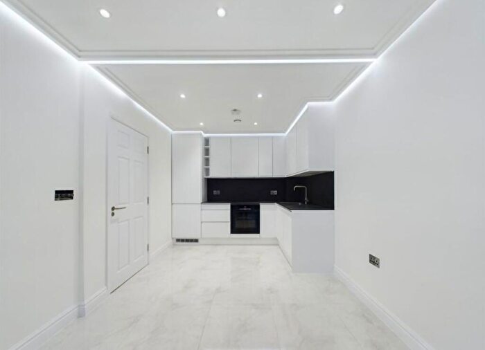 1 Bedroom Flat To Rent In Cranston Court, Bloemfontein Road, London, W12