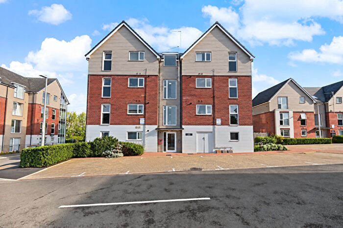 2 Bedroom Flat For Sale In Anton Close, Rugby, CV21