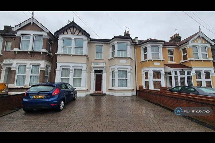1 Bedroom Flat To Rent In Seymour Gardens, Ilford, IG1