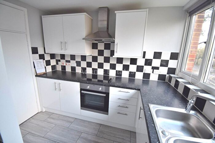 2 Bedroom Flat To Rent In Petworth Court, Bath Road, Reading, RG1