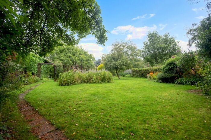 4 Bedroom Detached House For Sale In Standford Hill, Standford, GU35