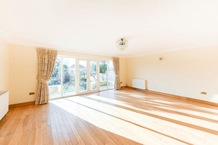 4 Bedroom Detached House To Rent In Broadwalk, South Woodford, Redbridge, London, E18