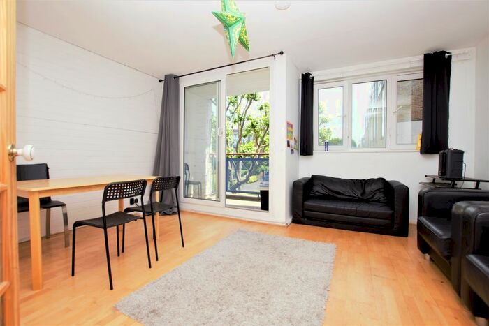 3 Bedroom Maisonette To Rent In Cluny Estate, London, SE1