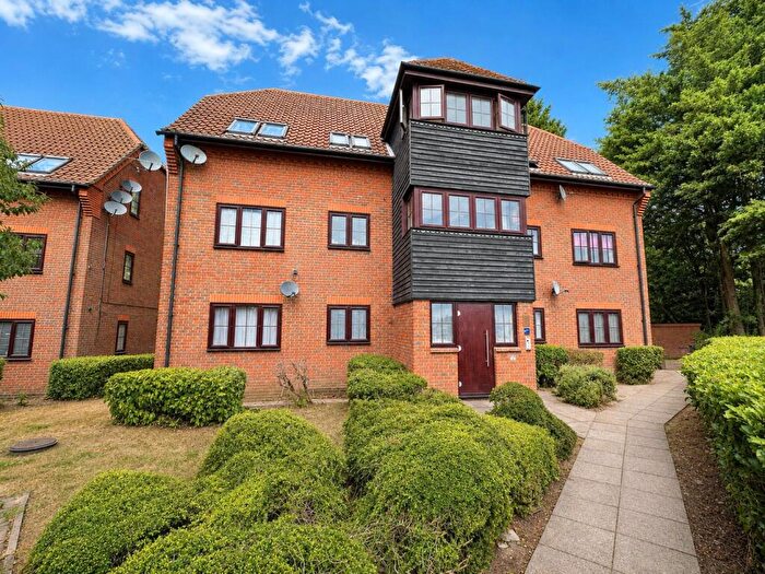 1 Bedroom Apartment For Sale In Spruce Close, Laindon, Basildon, Essex, SS15