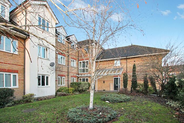 2 Bedroom Flat For Sale In Oriel House, Romford, RM7