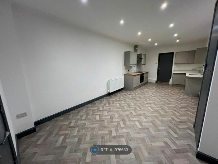 2 Bedroom Flat To Rent In Church Road, Newport, NP19