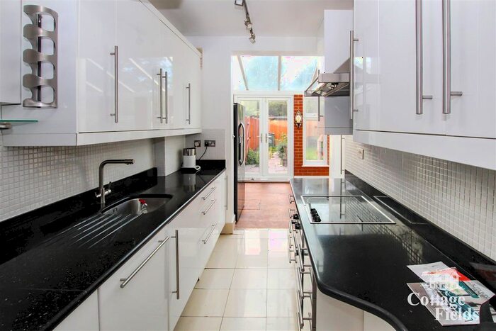 4 Bedroom Property To Rent In Huntingate Close, Enfield, EN2