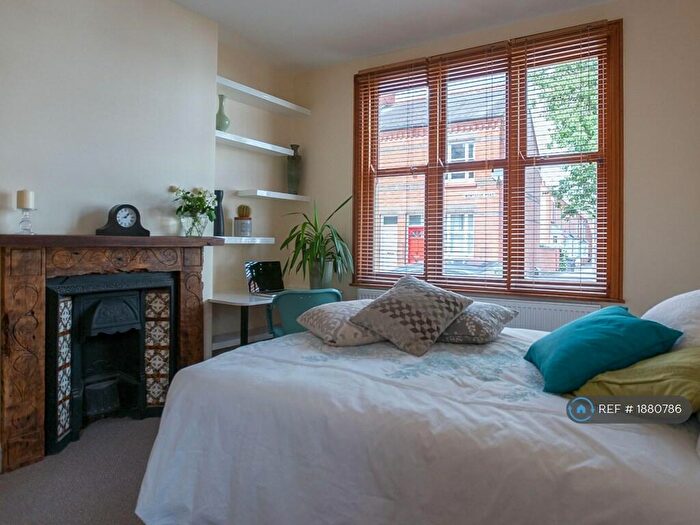 4 Bedroom Semi-Detached House To Rent In Montague Road, Leicester, LE2