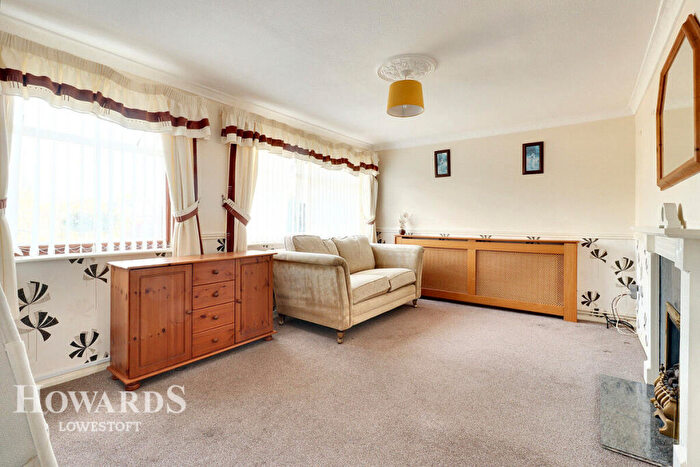 3 Bedroom Semi-Detached House For Sale In Winston Close, Kessingland, NR33