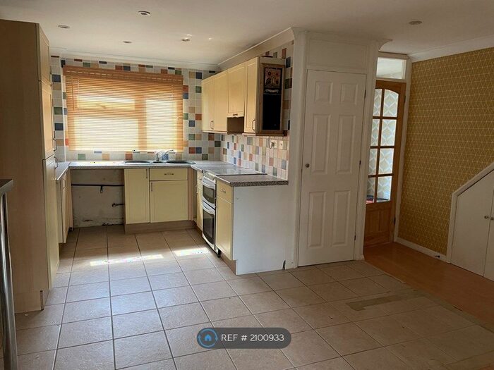 3 Bedroom Terraced House To Rent In Gideons Way, Stanford-Le-Hope, SS17