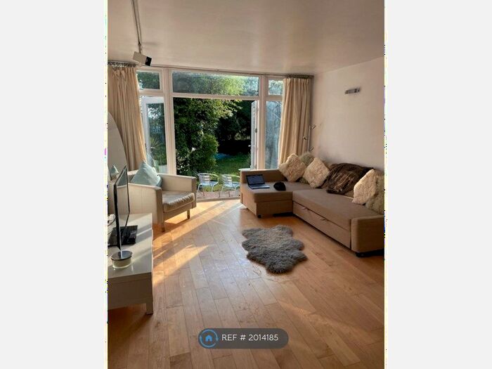 2 Bedroom Flat To Rent In Westbere Road, London, NW2
