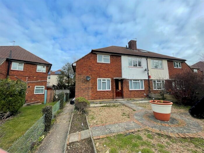 3 Bedroom Flat For Sale In Russett Close, Chelsfield, BR6
