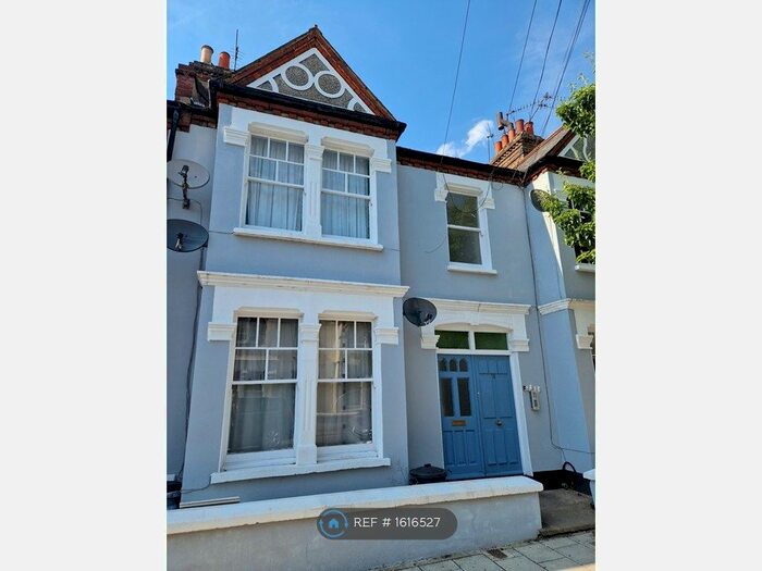 2 Bedroom Flat To Rent In Treport Street, London, SW18