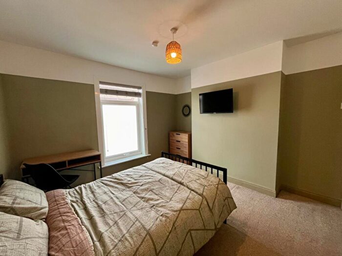 3 Bedroom Terraced House To Rent In Sausthorpe St // Bed // June, LN5