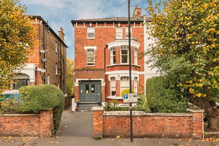 1 Bedroom Flat For Sale In Mowbray Road, Brondesbury Park, NW6
