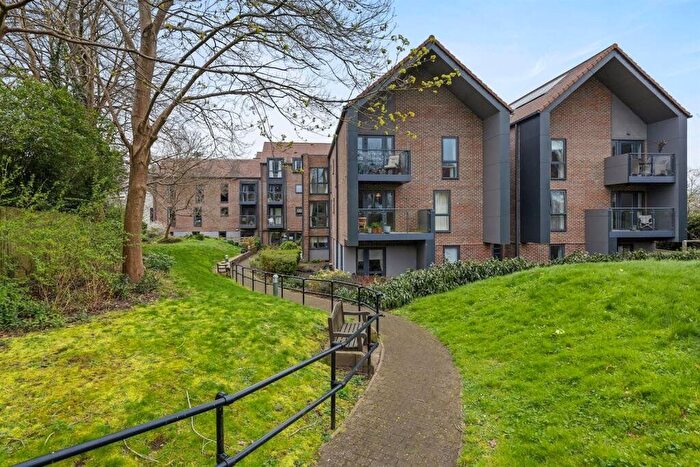 2 Bedroom Flat For Sale In Guildford, Surrey, GU1