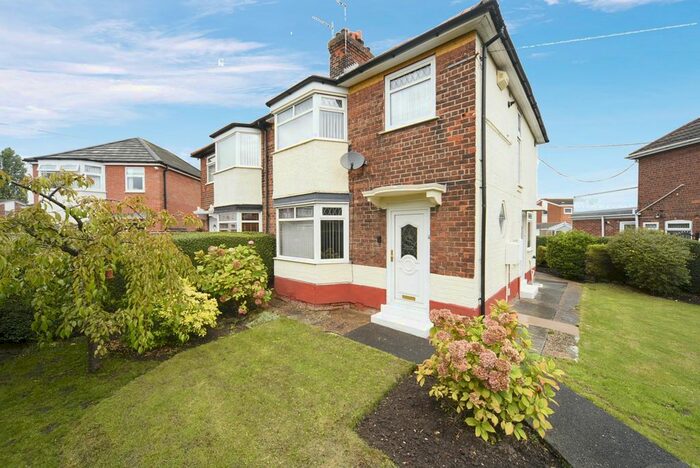 3 Bedroom Semi-Detached House To Rent In James Reckitt Avenue, Hull, HU8