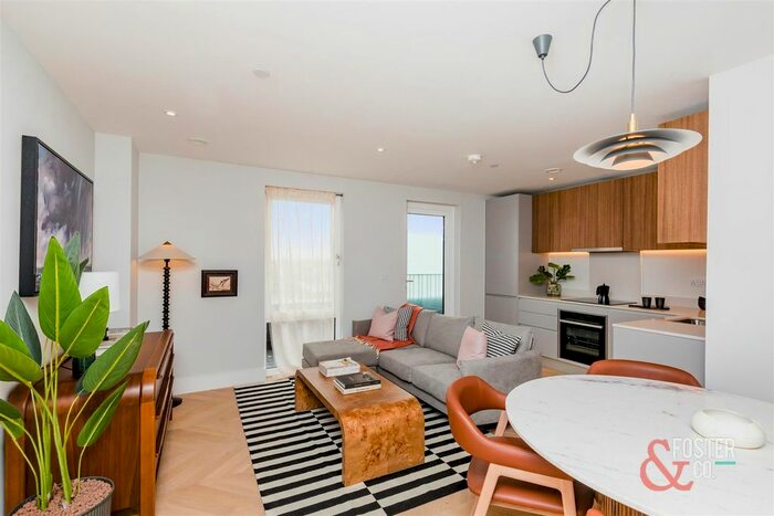 2 Bedroom Flat To Rent In Kingsway, Hove, BN3