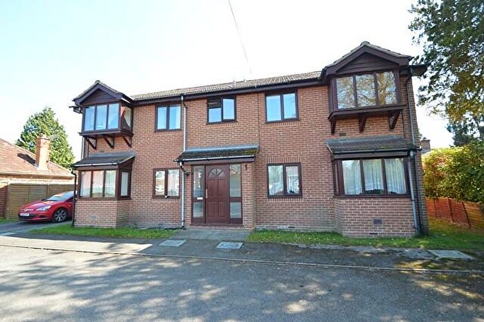 2 Bedroom Apartment To Rent In Bedroom Apartment St Floor In Farnborough, GU14