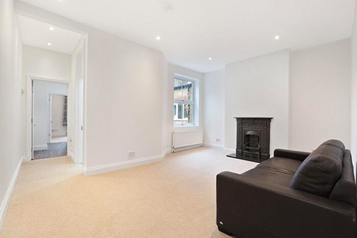 2 Bedroom Flat For Sale In Bavent Road, London, SE5