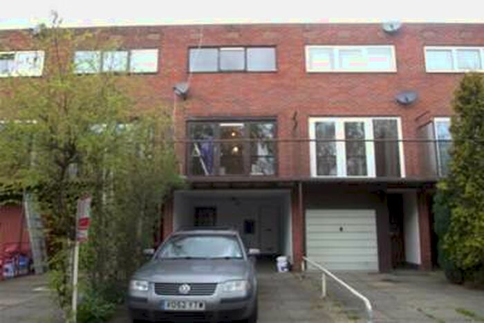4 Bedroom House To Rent In Peartree Bridge, Milton Keynes, MK6