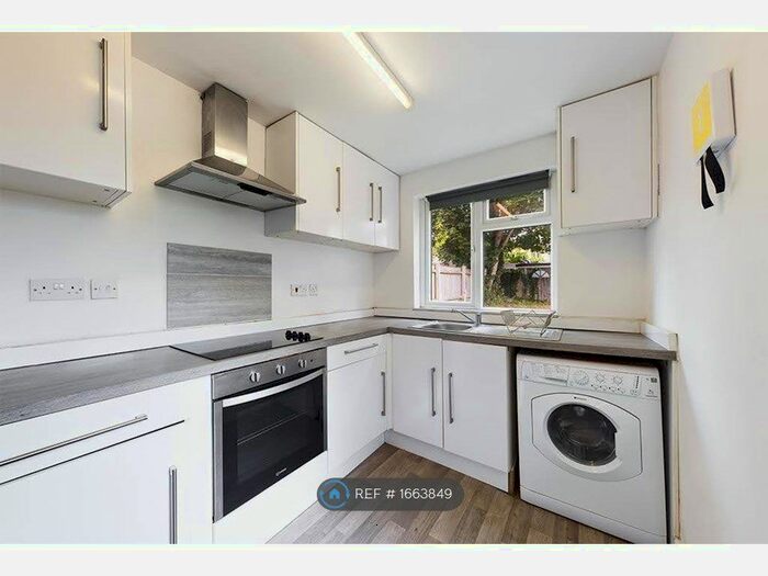 5 Bedroom Semi-Detached House To Rent In Burgess Road, Southampton, SO16