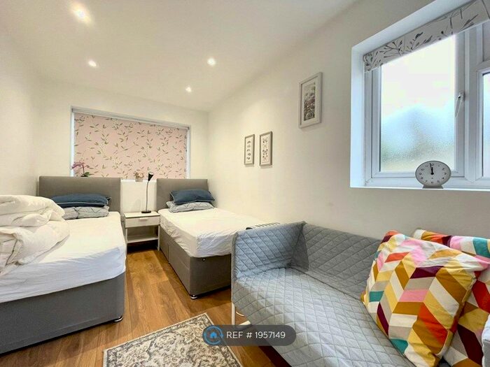 Studio To Rent In Windsor Avenue, Edgware, HA8