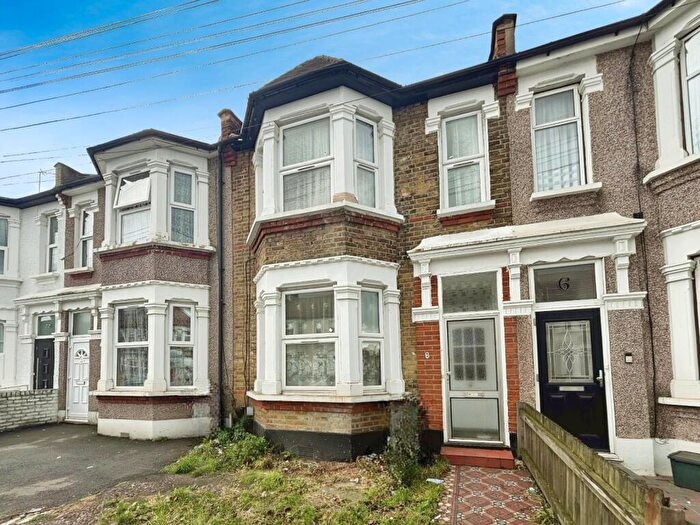 3 Bedroom Terraced House To Rent In Henley Road, Ilford, Essex, IG1