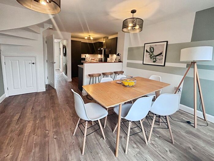 4 Bedroom Property For Sale In Ffordd Darwin, Barry, CF63