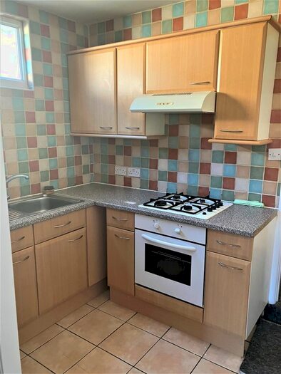 3 Bedroom Maisonette To Rent In Clifton Street, Cardiff, CF24