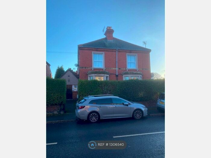 Studio To Rent In Road, Wrexham LL13