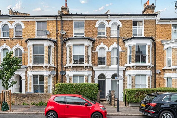 4 Bedroom Flat To Rent In Gateley Road, Brixton, London, SW9