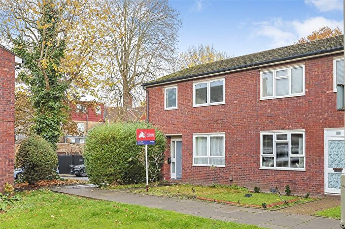 3 Bedroom End Terrace House To Rent In Newnes Path, London, SW15