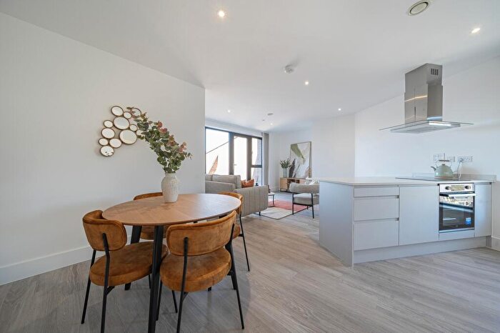 2 Bedroom Flat To Rent In Medway Street Chatham, ME4