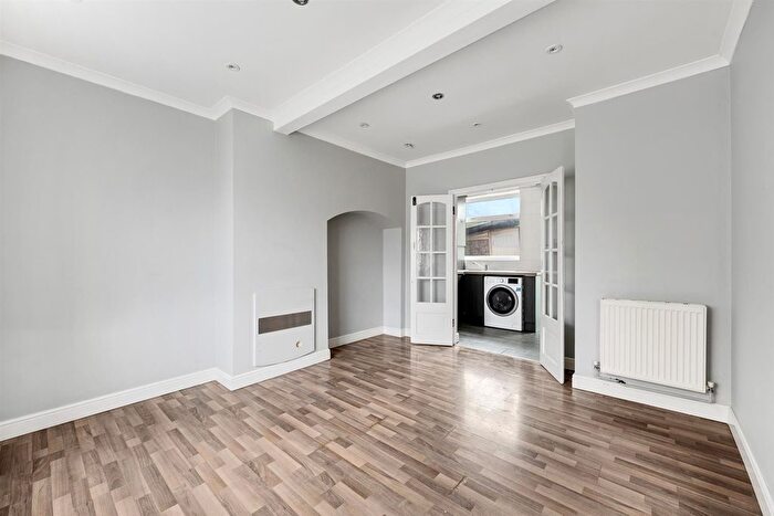 3 Bedroom End Terrace House For Sale In Downham Way, Bromley, BR1