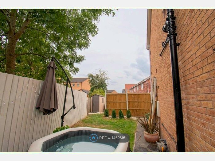 2 Bedroom End Of Terrace House To Rent In Oaklands Court, Sheffield, S26