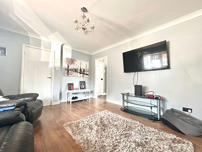 3 Bedroom End Of Terrace House For Sale In Hartland Avenue, Coseley, WV14