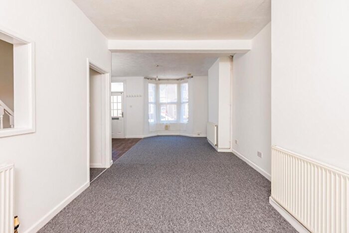 2 Bedroom Restaurant For Sale In Victoria Parade, Redfield, BS5