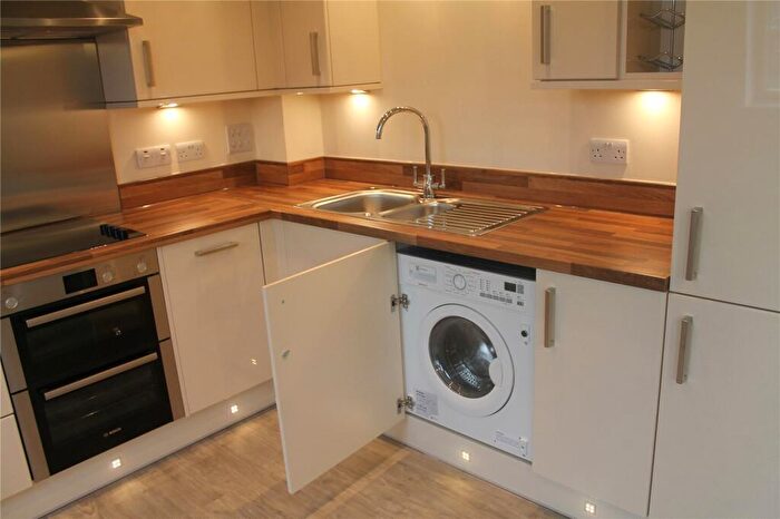 1 Bedroom Flat For Sale In Central Point, Feathers Lane, Basingstoke, Hampshire, RG21