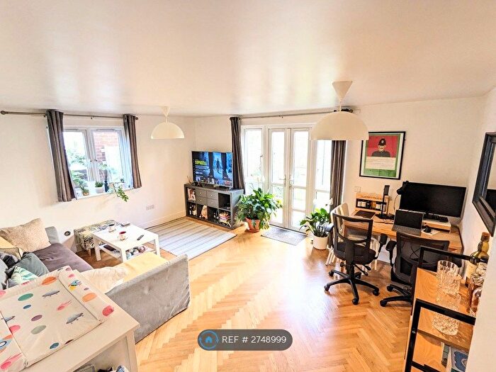 1 Bedroom Flat To Rent In Lupino Court, London, SE11