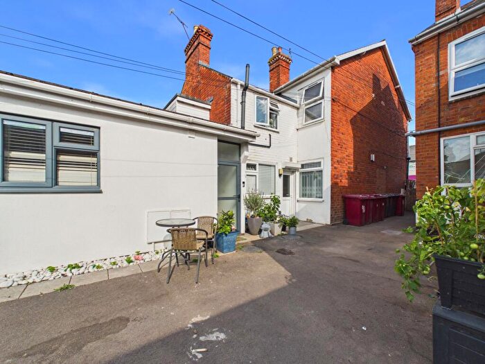 1 Bedroom Flat For Sale In School Road, Tilehurst, RG31