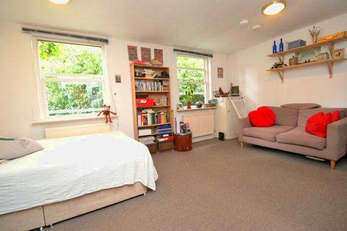 Studio To Rent In Ladbroke Grove Portobello, London, W10