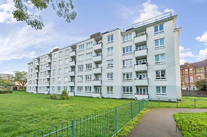 1 Bedroom Flat For Sale In Eveline Lowe Estate, Bermondsey, SE16
