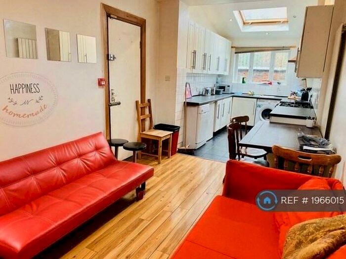 7 Bedroom Semi-Detached House To Rent In Whitby Rd, Manchester, M14