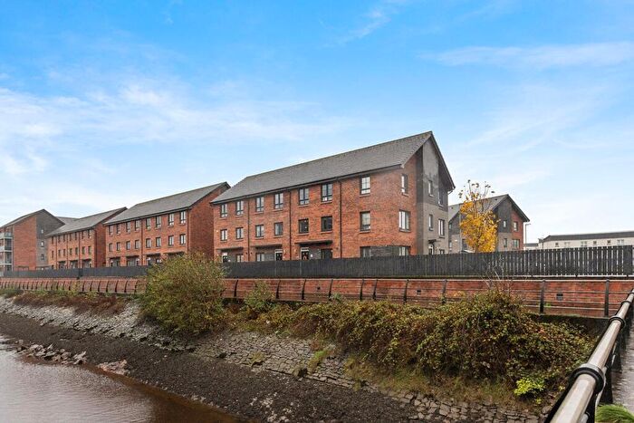 4 Bedroom Town House For Sale In Fingal Avenue, Renfrew, PA4